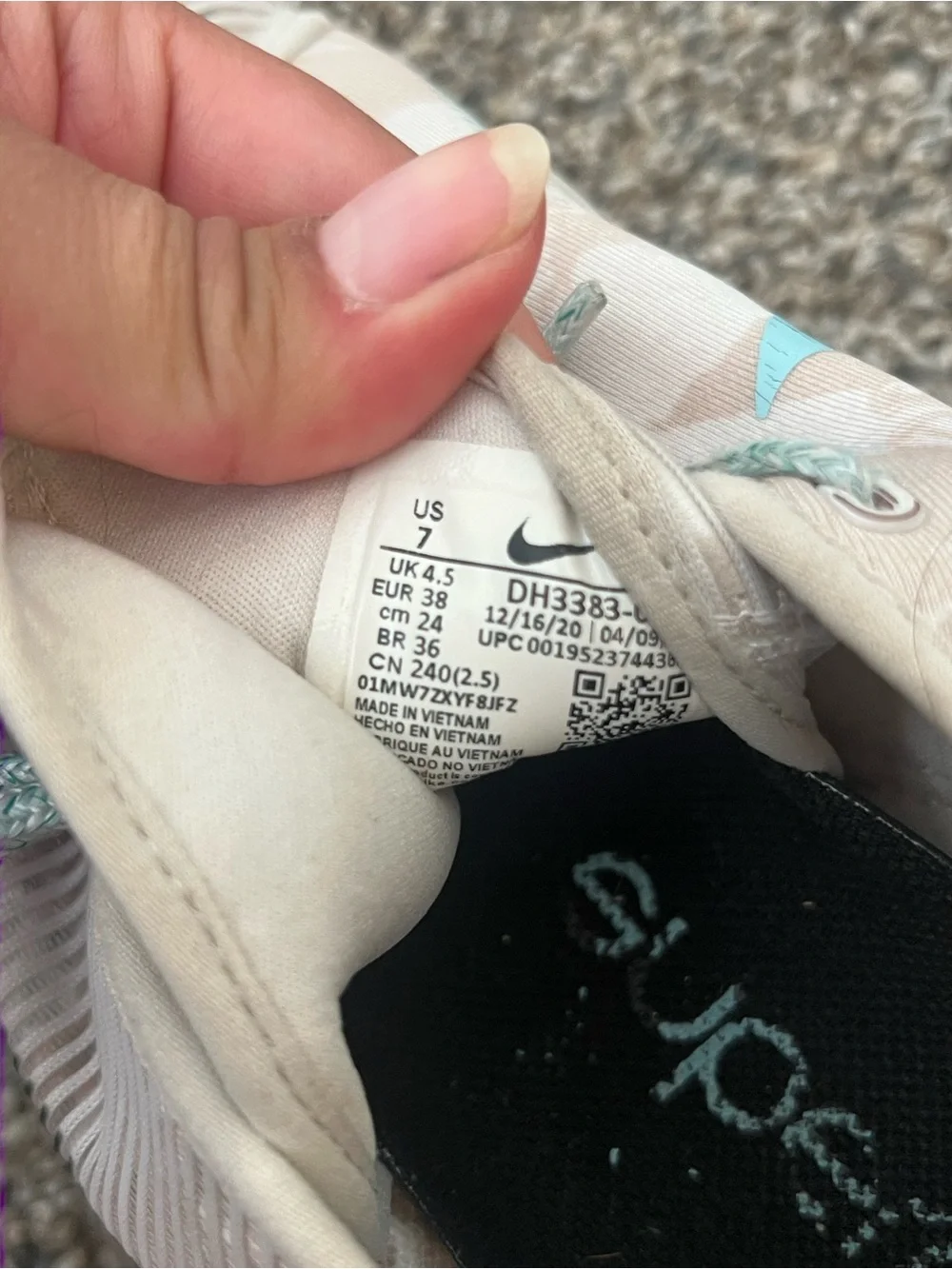 Nike Women's Pale Pink and Teal Athletic Sneakers